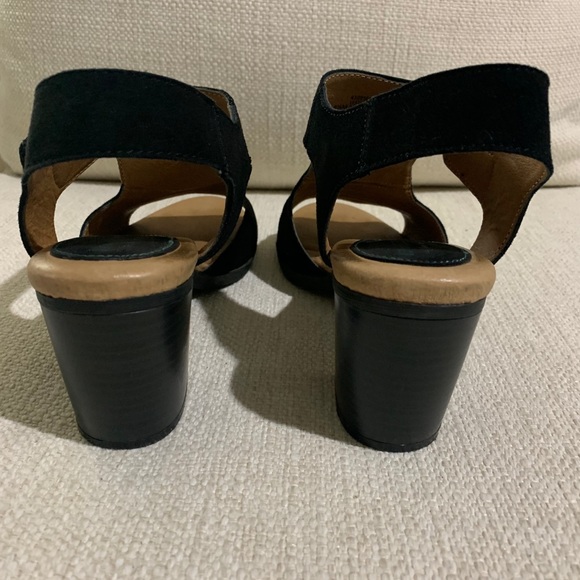 Women's Montana Suede Heels Size 8.5M - Picture 4 of 5